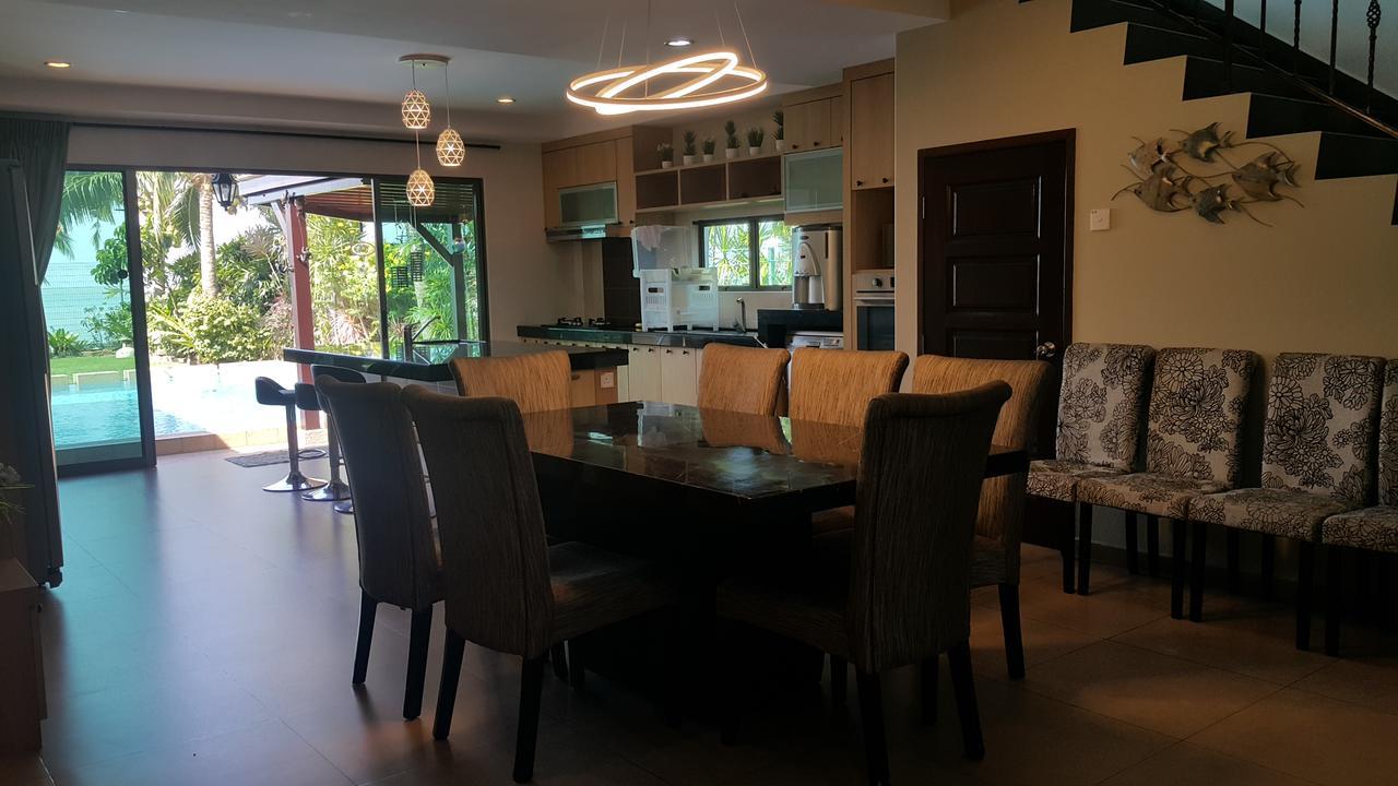 Melaka Beachfront Villa With Pool Eksteriør bilde