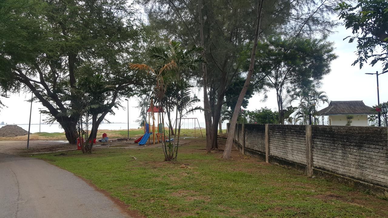 Melaka Beachfront Villa With Pool Eksteriør bilde